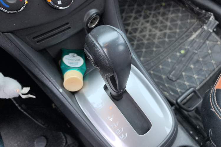 Used Chevrolet Trax 2014 1.4T Automatic Two-Wheel Drive Comfort Version Gear Lever