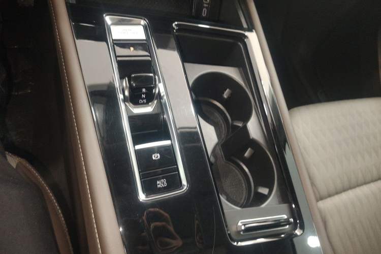 Used Volkswagen Viloran 2024 330TSI Business Edition Gear Lever