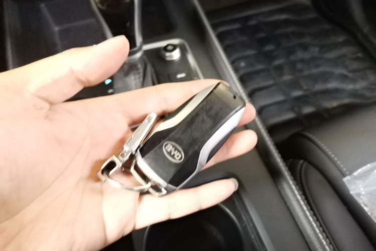 Used BYD Tang 2018 2.0T Automatic SmartConnect Prestige 7-Seater China V Standard
