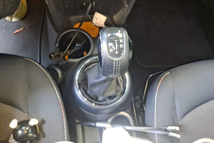 Used MINI 2016 1.2T ONE Pioneer Edition Gear Lever