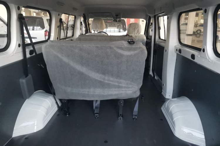 Used Wuling Yangguang 2025 Model 310KM Bus Edition—Customized by CATL