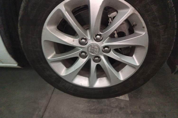 Used Buick GL8 2017 ES 28T Premium Version China V Standard Right Front Wheel Hub