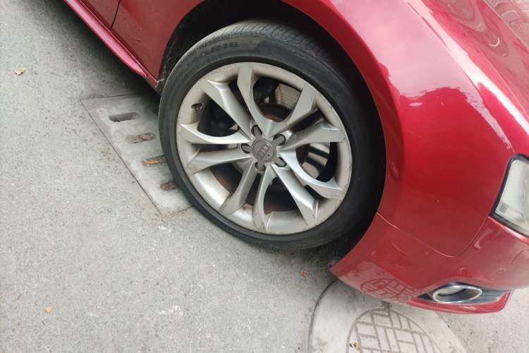 Used Audi S5 2010 S5 3.0T Sportback Right Front Wheel Hub