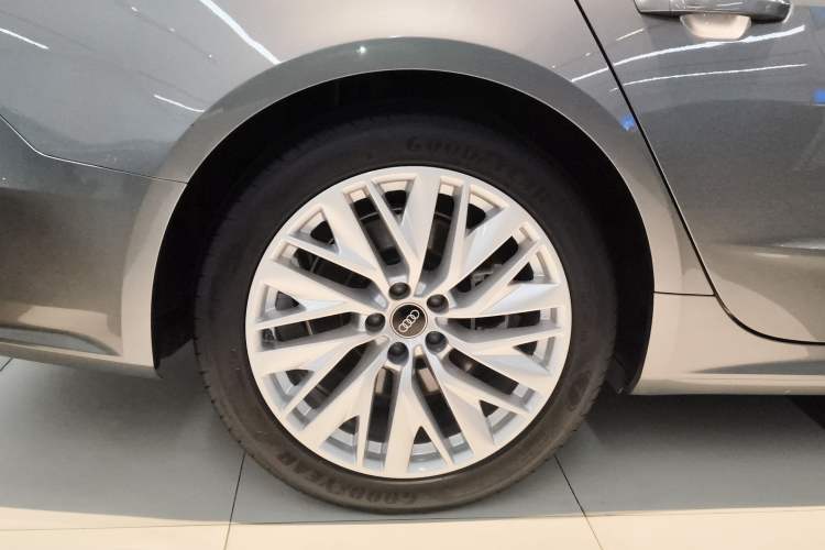 Used Audi A7L 2024 45TFSI S-line Dream-Building Edition Flow Crystal Package
