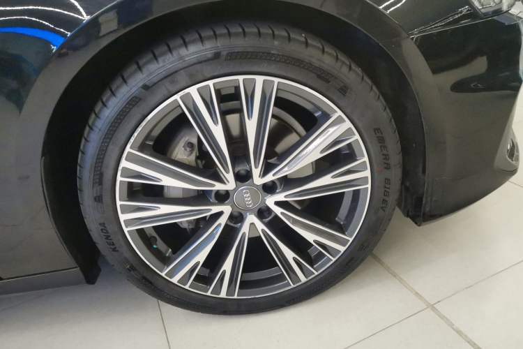 Used Audi A6L 2021 40 TFSI Luxury Dynamic Edition Right Front Wheel Hub