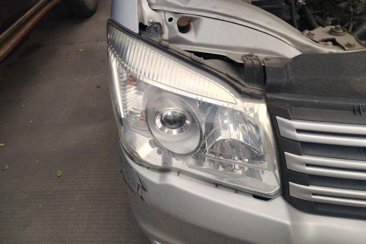 Used FORTHING Lingzhi 2016 V3 1.5L 7-Seater Comfort Model China V Standard Right Front Headlight