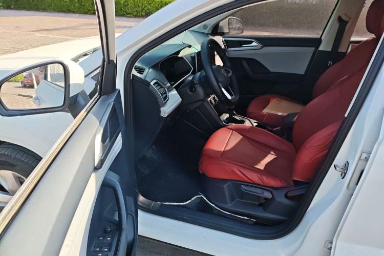 Used Volkswagen Tharu 2023 300TSI Two-Wheel-Drive Crescent Edition
