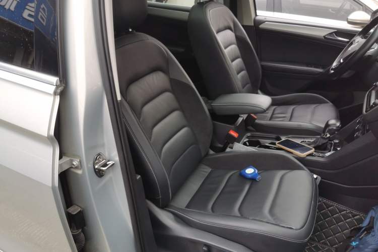 Used Volkswagen Tiguan L 2017 330TSI Automatic Two-Wheel Drive Luxury Edition Right Front Seat