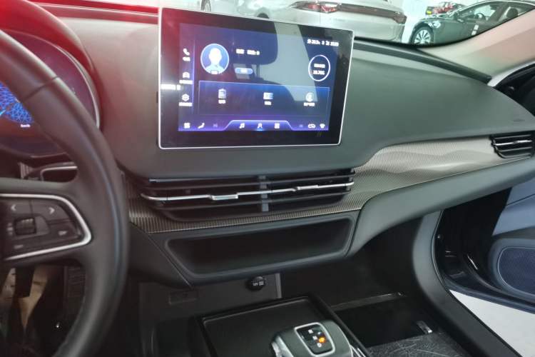 Used Hongqi E-QM5 2022 431 km Charge & Enjoy Edition
