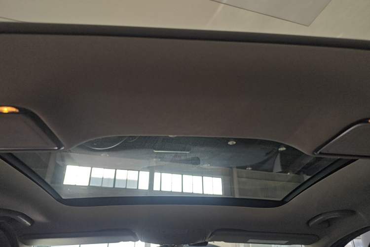 Used Mercedes-Benz C-Class 2017 C 200 L Sport Edition Headliner