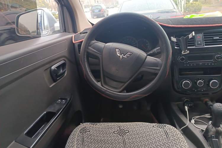 Used Wuling Rongguang V 2018 1.5L Standard Version
