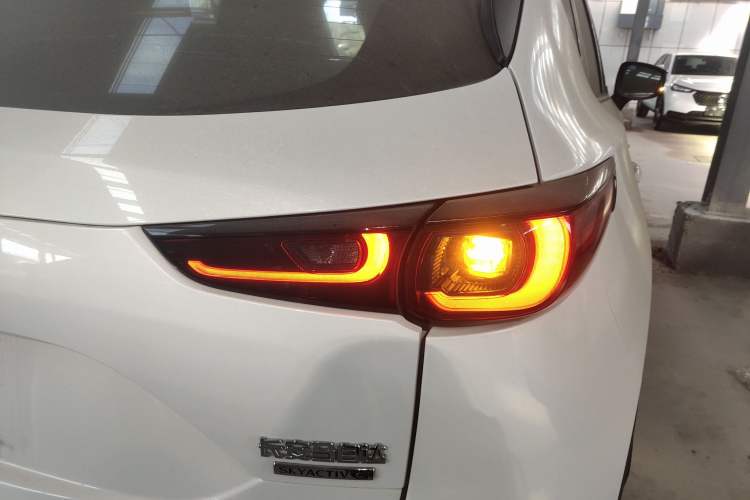 Used Mazda CX-5 2024 2.0L Automatic Two-Wheel Drive ZhiShang Version Right Rear Taillight