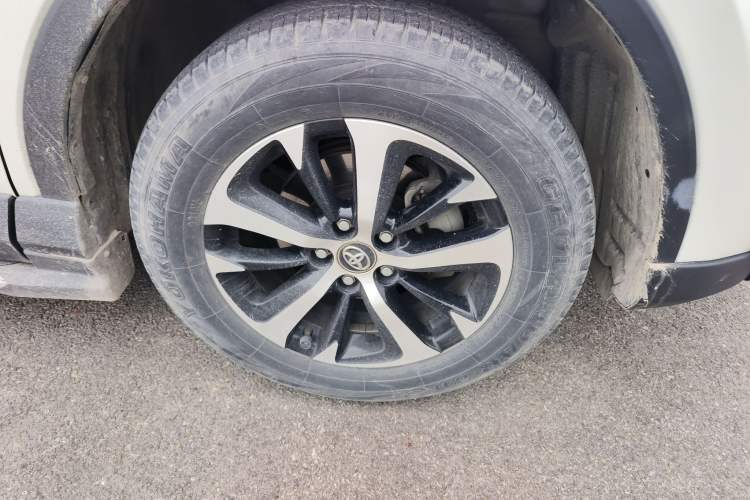 Used Toyota RAV4 2016 2.0L CVT Two-Wheel Drive Fashion Edition China V Standard