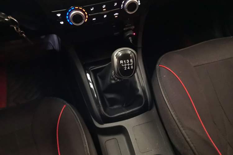 Used Isuzu D-MAX 2019 2.5T Two-Wheel Drive Manual Navigation Edition China VI Standard Extended Version JE4D25Q6A