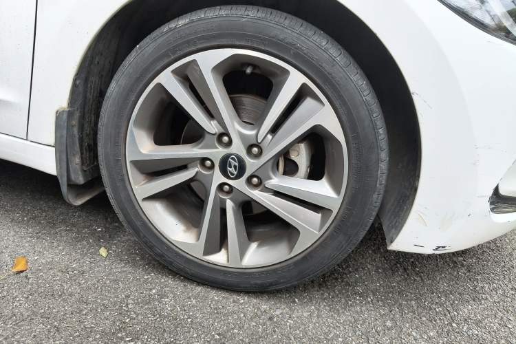 Used Hyundai Elantra (6th Generation / Lingdong) 2018 1.6L Automatic 15th Anniversary Special Edition Right Front Wheel Hub