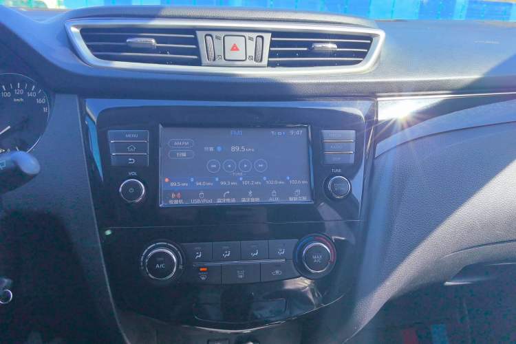 Used Nissan Qashqai 2017 2.0L CVT Smart Enjoyment Version China V Standard Audio And AC Panel