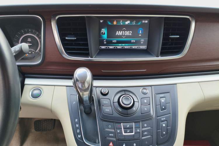 Used Buick GL8 2017 25S Luxury Version China V Standard Audio And AC Panel