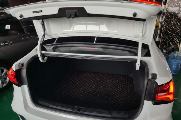 Used Roewe i5 2021 1.5L CVT Platinum Edition Trunk