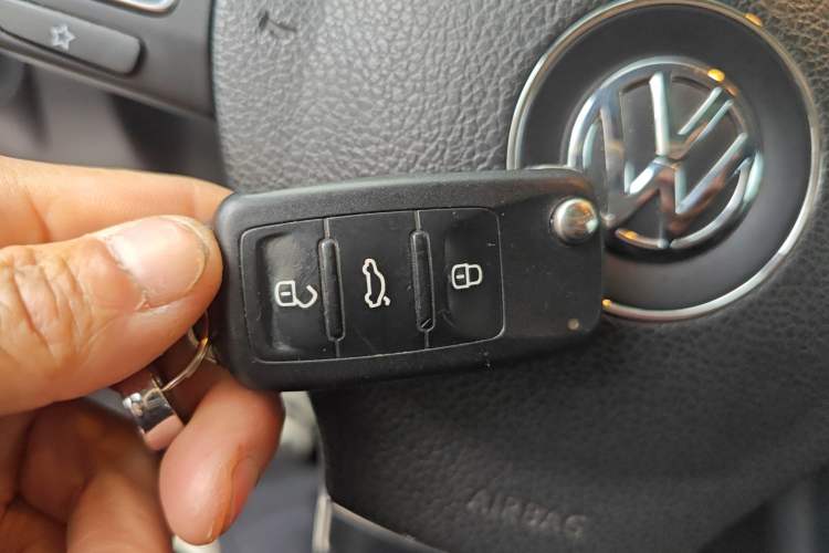 Used Volkswagen Tiguan 2015 1.8TSI Automatic Two-Wheel Drive Luxury Model Vehicle Key