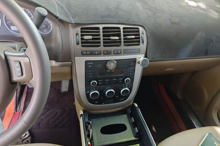 Used Buick GL8 2014 2.4L Classic Edition Audio And AC Panel