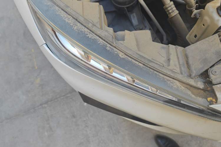 Used Chery Tiggo 3X 2021 Revised Diamond Edition 1.5L Manual 2 Carat Right Front Headlight