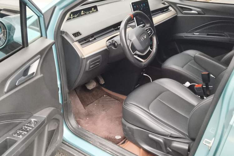 Used NETA V 2021 Standard Range Entertainment Version – Upgraded Model Driver Seat