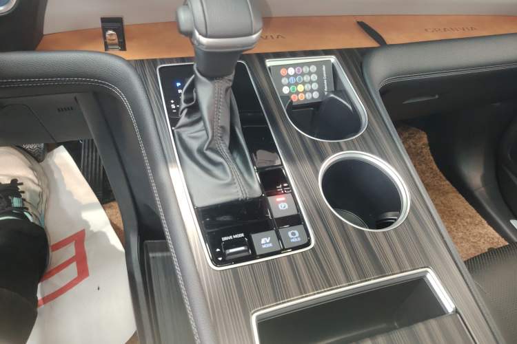 Used Toyota Granvia 2022 2.5L Hybrid Prestige Edition