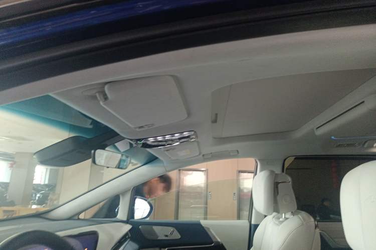 Used Buick Century 2025 2.0T Seven-Seater Yinshi Edition Headliner