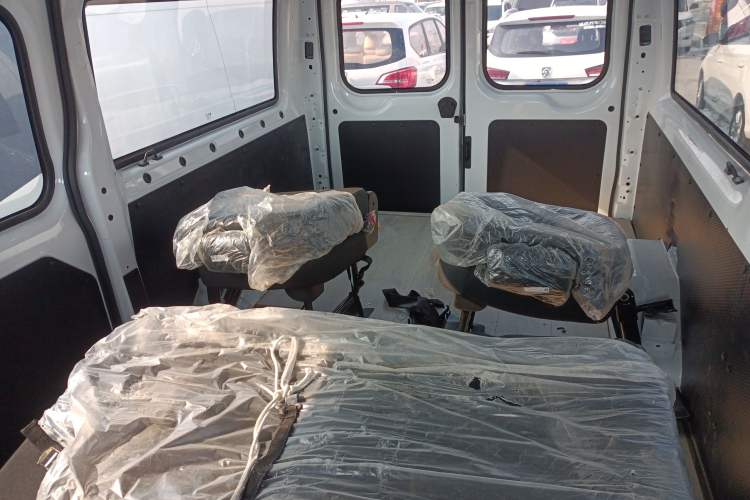 Used JMC Fushun 2025 2.0T 6MT Diesel Mid-Roof High-Arch Commercial Multi-Purpose 7-Seater Passenger Vehicle