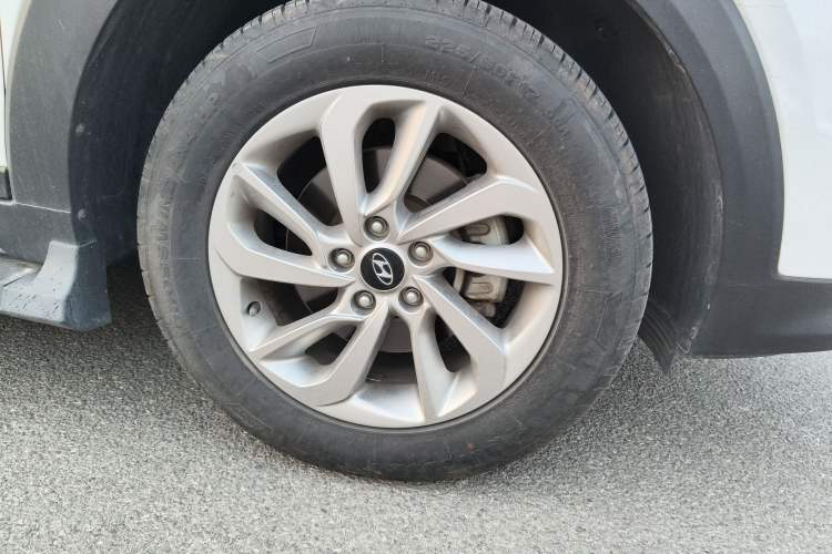 Used Hyundai Tucson 2018 1.6T Dual-Clutch Two-Wheel Drive 15th Anniversary Special Edition
