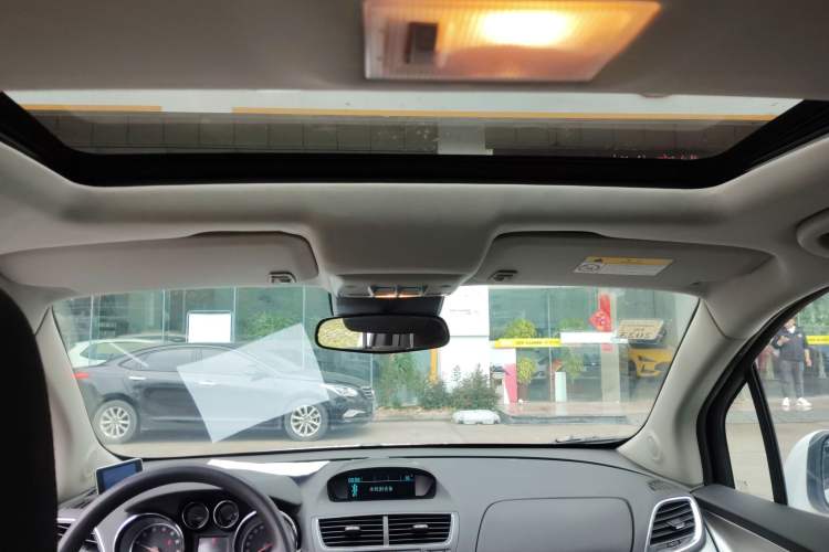 Used Buick Encore 2015 1.4T Automatic Two-Wheel Drive Urban Elite Version