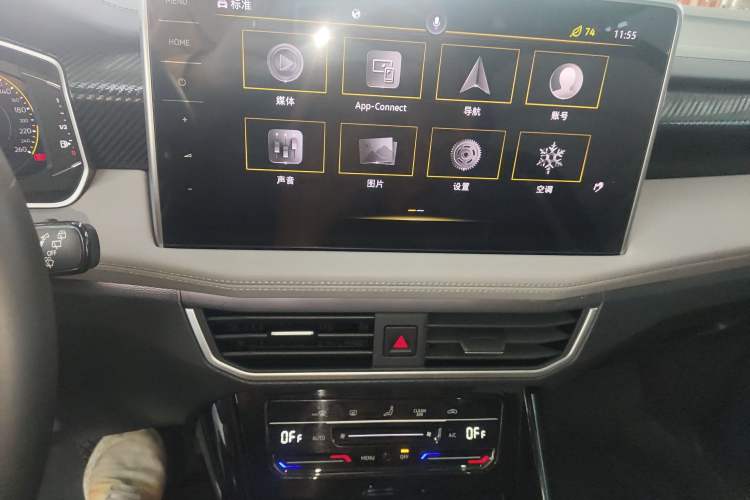 Used Volkswagen Tayron 2023 280TSI Two-Wheel-Drive Luxury Plus Advanced Version Audio And AC Panel