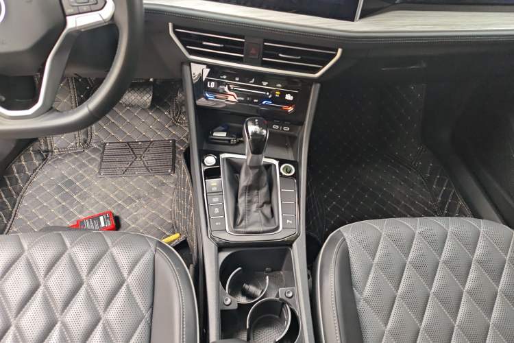 Used Volkswagen Sagitar 2023 200TSI DSG Excellence Edition Gear Lever