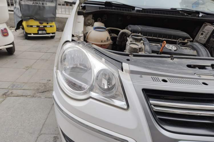 Used Volkswagen Polo 2009 Jingqu 1.4L Manual Elegant Edition Right Front Headlight