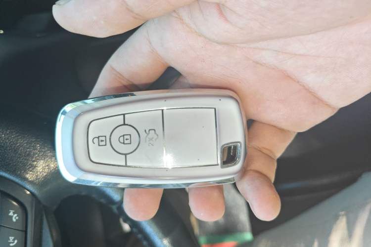 Used Ford Explorer 2020 EcoBoost 285 Rear-Drive Trend Edition 6 Seats Vehicle Key