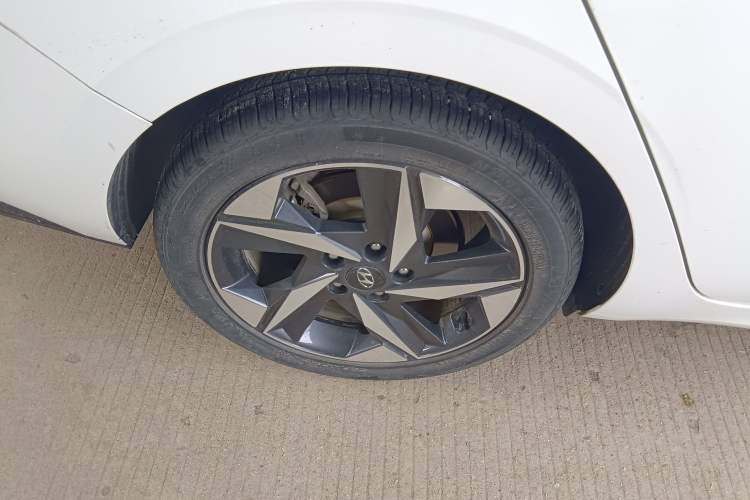 Used Hyundai Elantra 2022 1.5L CVT LUX Prestige Edition Exterior 5