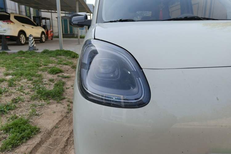 Used Wuling Hongguang MINIEV 2025 Four-Door Version Advanced Edition Right Front Headlight