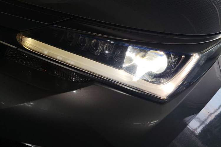 Used Toyota Corolla 2017 Revised Dual-Engine 1.8L E-CVT Leading Edition
