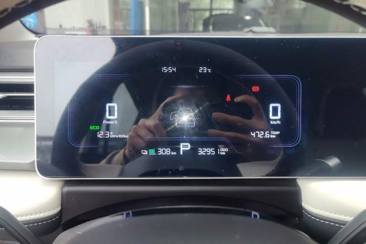 Used Geometry E Firefly 2024 401 km Fluorescent Instrument Cluster