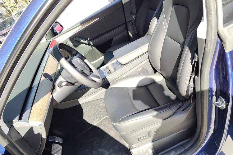 Used Tesla Model Y 2022 Long-Range All-Wheel-Drive Version