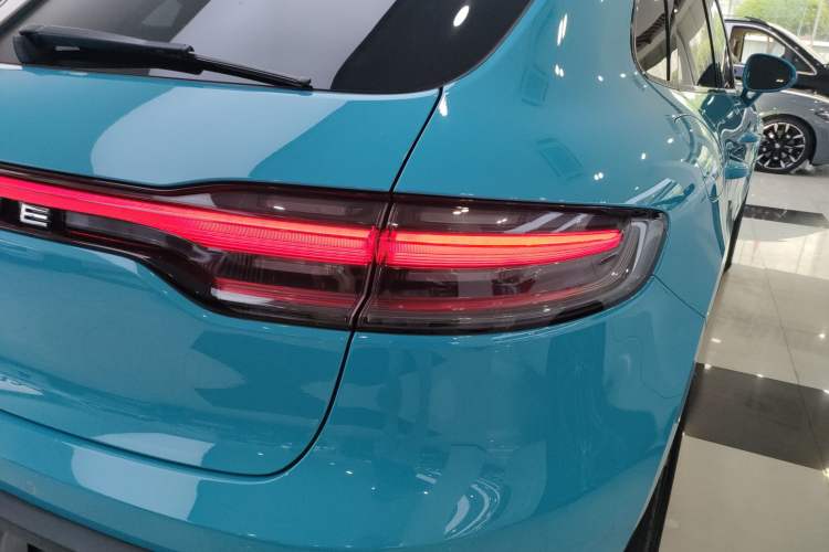 Used Porsche Macan 2022 Macan 2.0T Right Rear Taillight