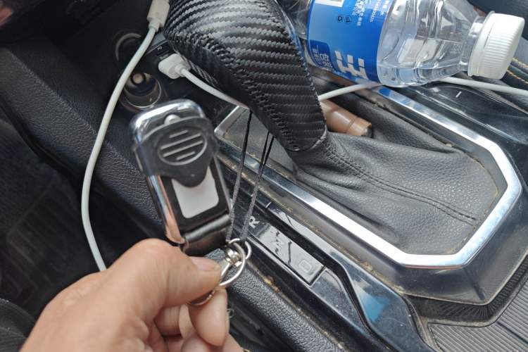 Used JMC Yusheng S350 2016 2.0T Automatic 4x4 Gasoline Luxury Version with Sunroof 7 Seats Vehicle Key