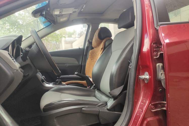 Used Chevrolet Cruze 2013 1.6L SE MT Left Front Seat