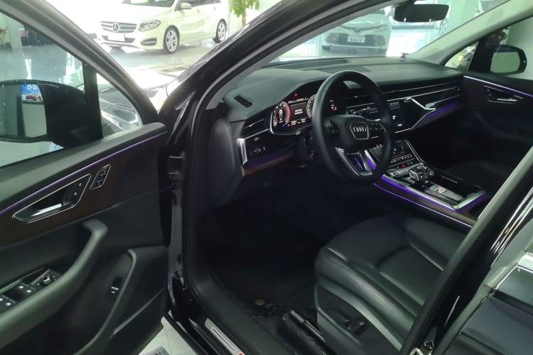 Used Audi Q7 2022 55 TFSI quattro S line Sport model Driver Seat