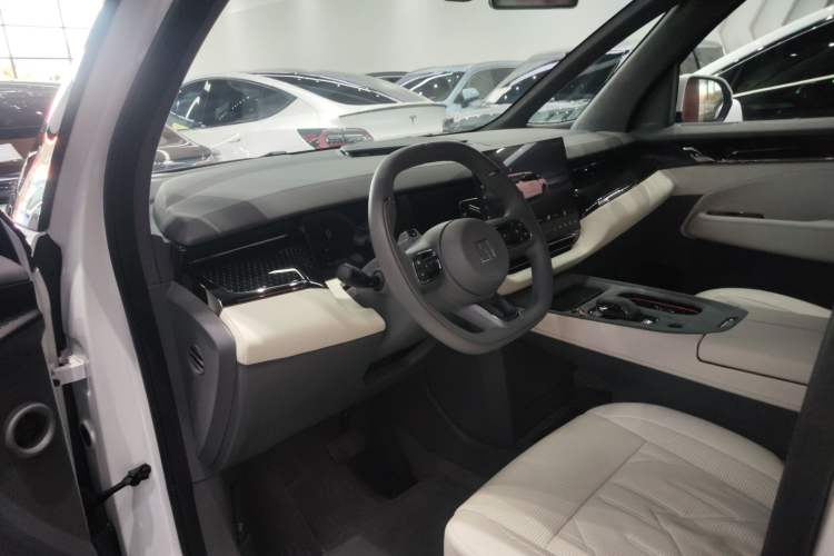 Used Zeekr 009 2024 7-Seater Aisle Version 108 kWh Center Console