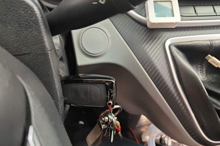 Used SAIC MAXUS Xintu V90 2021 2.0T Manual Zhiyun King Rear-Drive Single-Tire Extended-Wheelbase High-Roof 7-Seater Vehicle Key