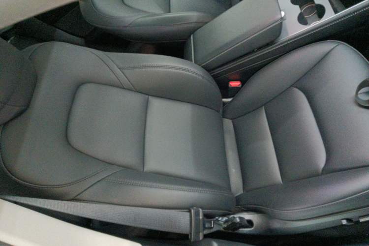 Used Tesla Model Y 2023 Long-Range All-Wheel-Drive Version
