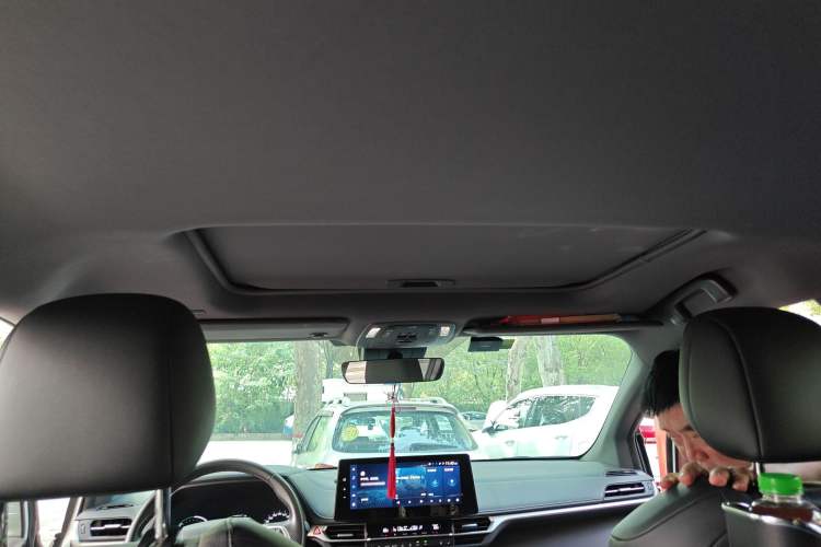 Used Toyota Sienna 2023 2.5L Hybrid Deluxe Edition