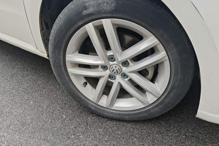 Used Volkswagen Gran Lavida 2015 1.6L Automatic Comfort Edition
