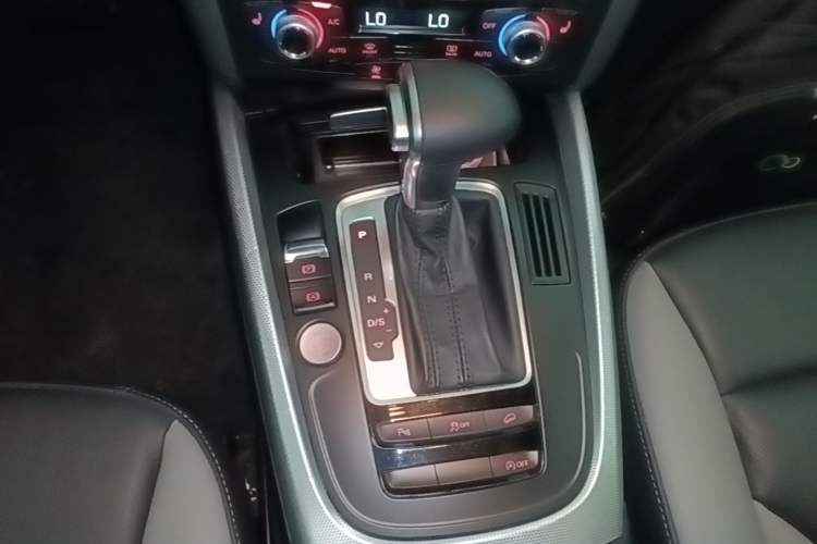 Used Audi Q5 2017 Plus 40 TFSI Technology Model
